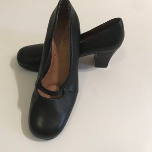 Strictly Comfort black heels size 6M